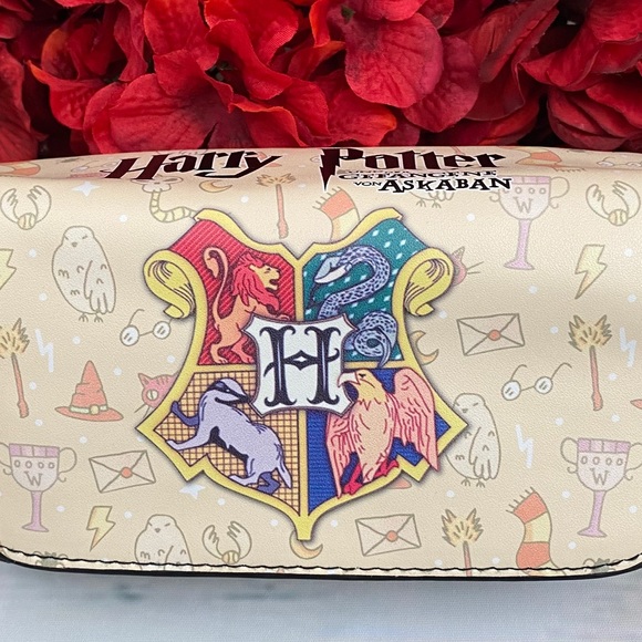 Harry Potter Hogwarts Crest Cosmetic Bag Clutch - Picture 4 of 14